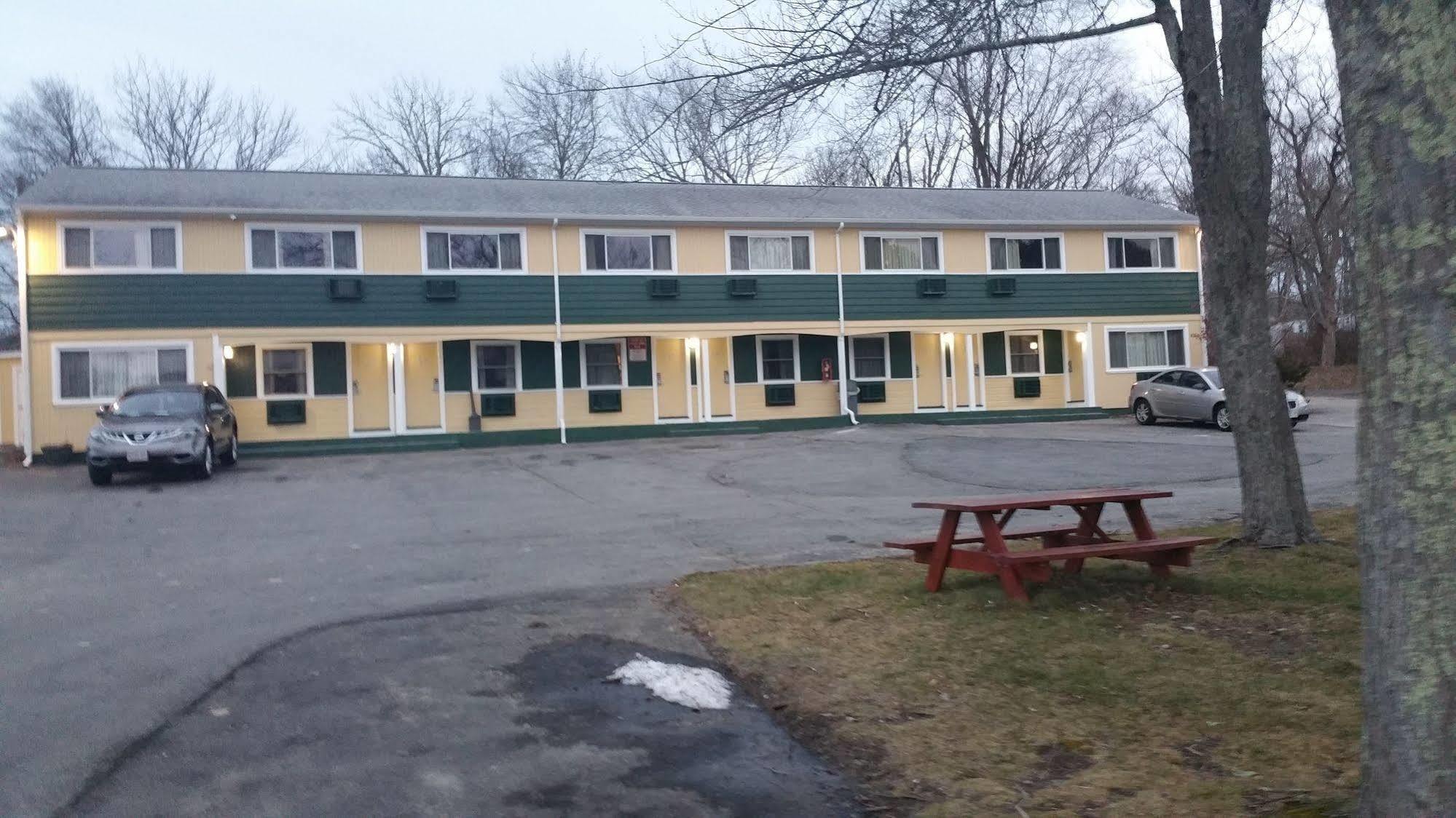 Dartmouth Motor Inn Exteriör bild