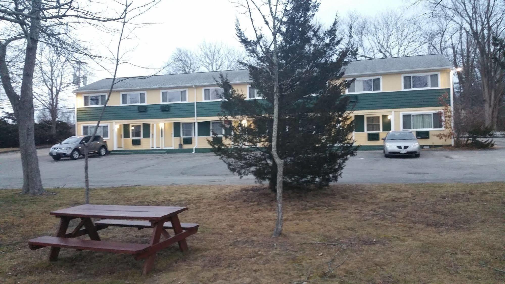 Dartmouth Motor Inn Exteriör bild